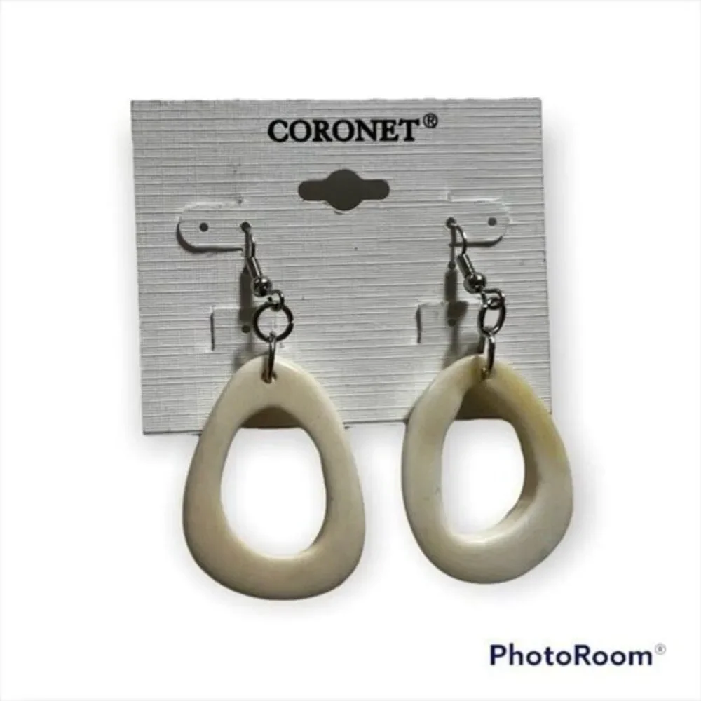 BHTb New Coronet earrings White Polished Stone Dangle Earrings Pierced